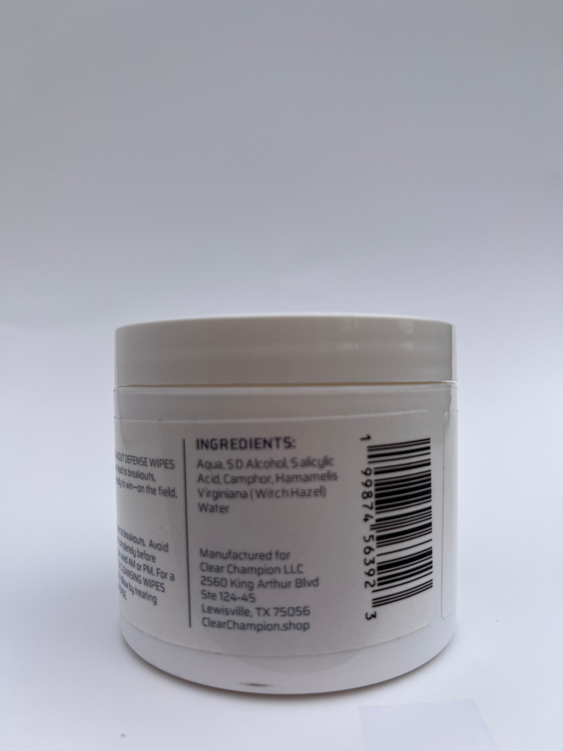 On the go acne wipes for teen athletes between practices and games